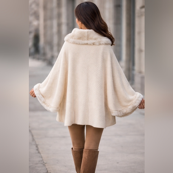 NWOT Elegant Cream Cape with Faux Fur Trim 🐆✨️ - Picture 2 of 9